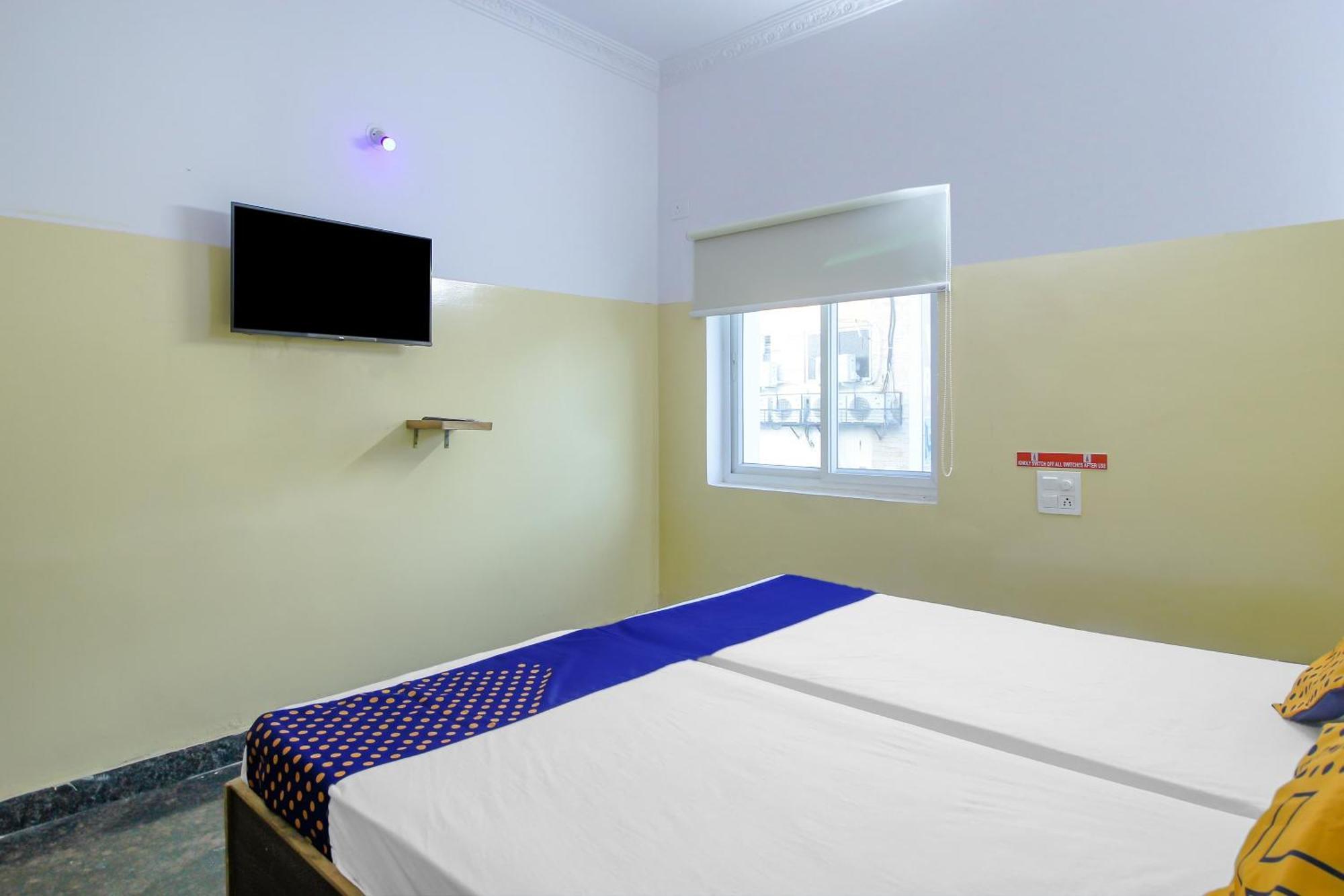 Spot On 81775 Mohit Gokul Lodge New Luxury Room'S Near Secunderabad Railway Station Lalaguda Екстер'єр фото