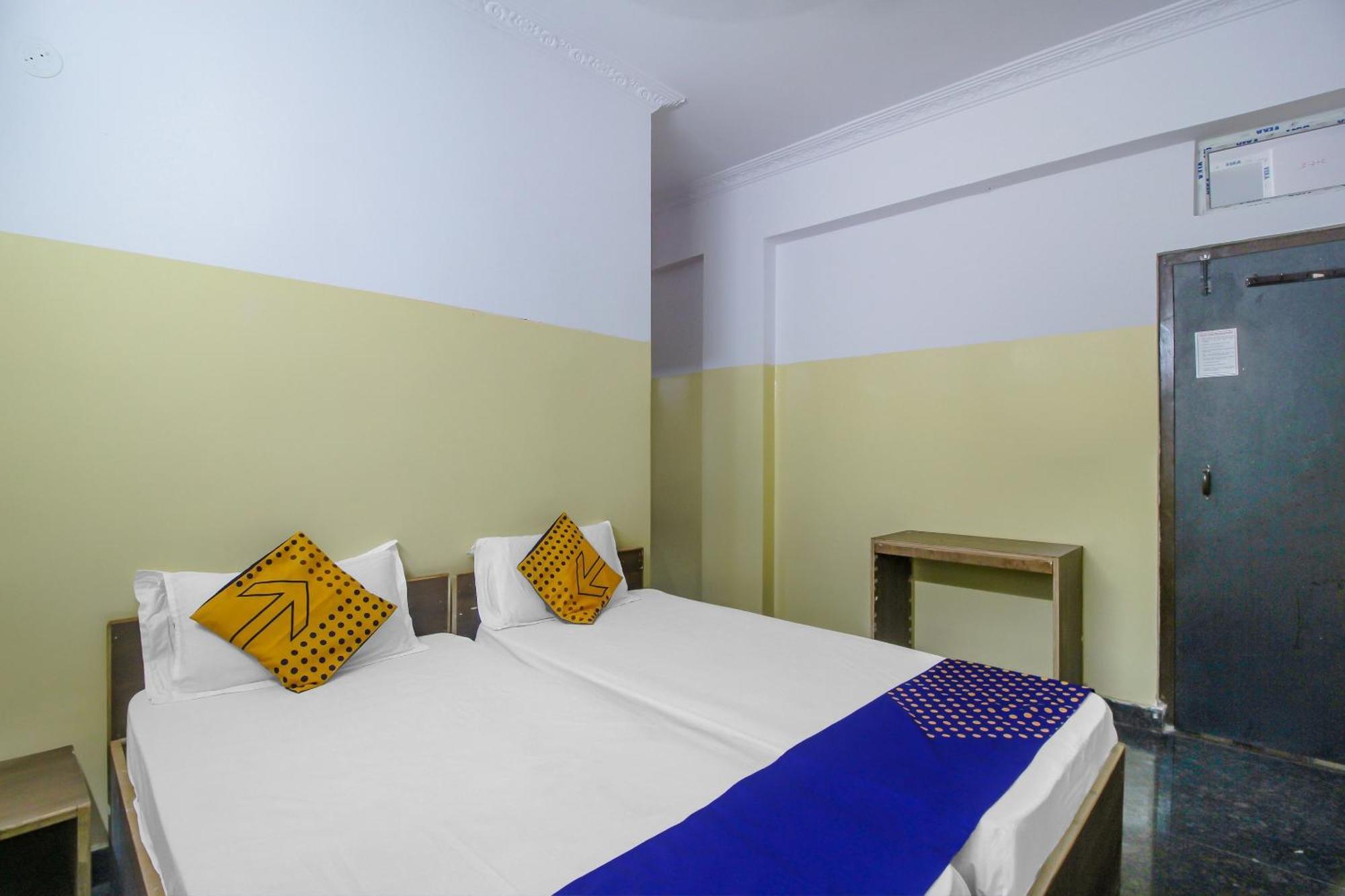 Spot On 81775 Mohit Gokul Lodge New Luxury Room'S Near Secunderabad Railway Station Lalaguda Екстер'єр фото