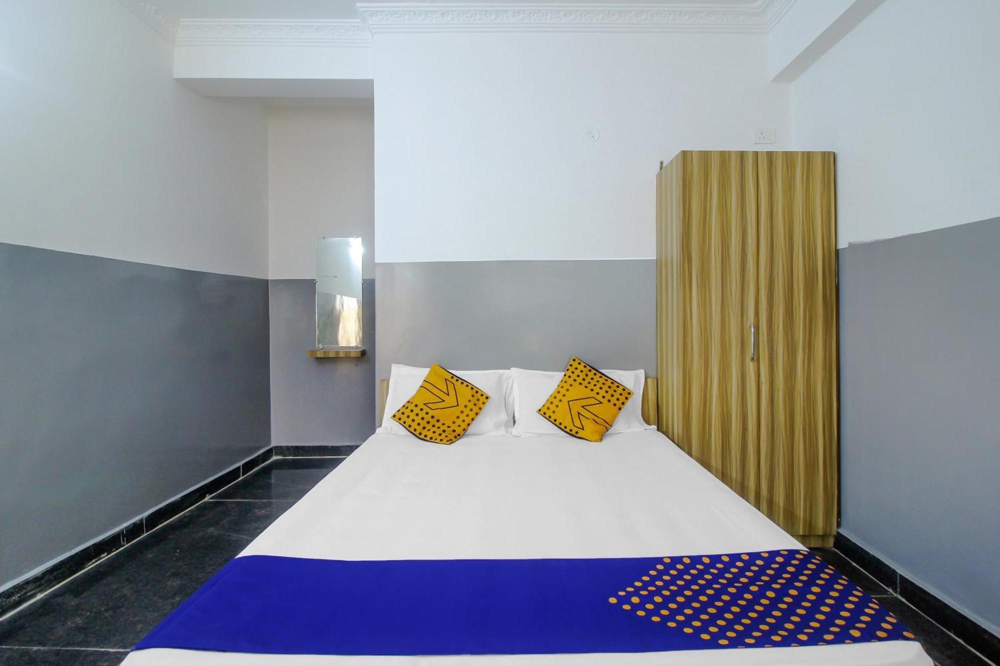 Spot On 81775 Mohit Gokul Lodge New Luxury Room'S Near Secunderabad Railway Station Lalaguda Екстер'єр фото
